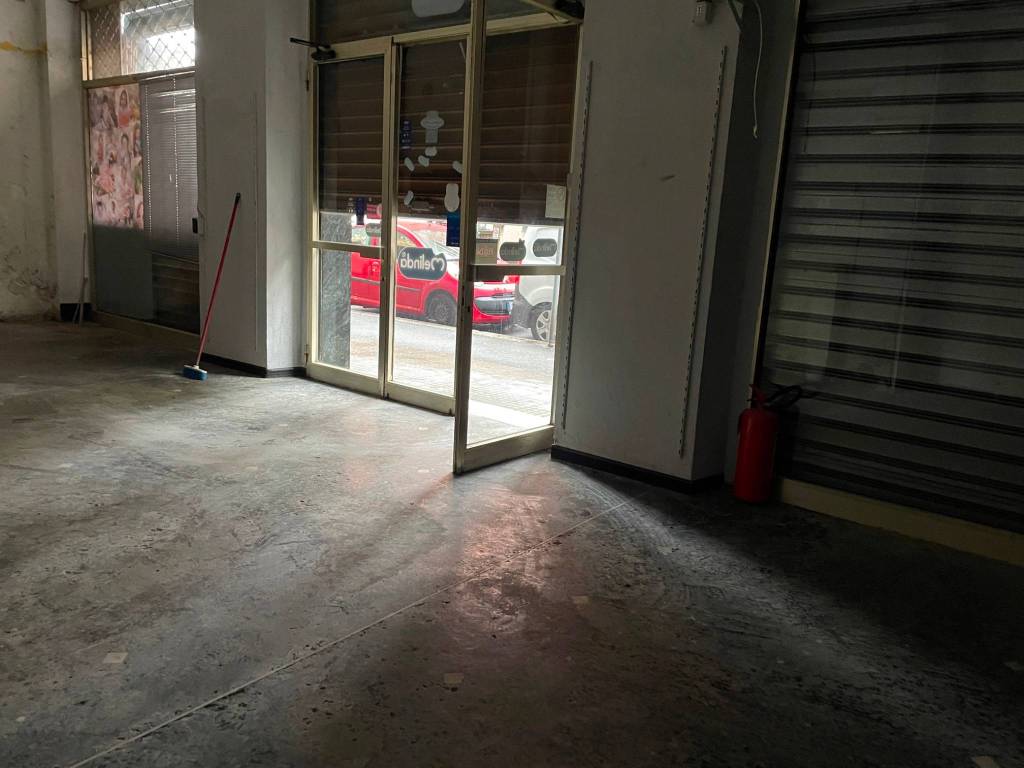 negozio in vendita a Genova in zona Sampierdarena