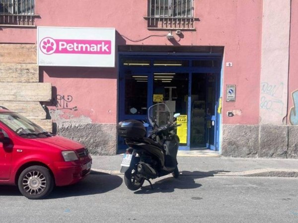 negozio in vendita a Genova in zona Sestri Ponente