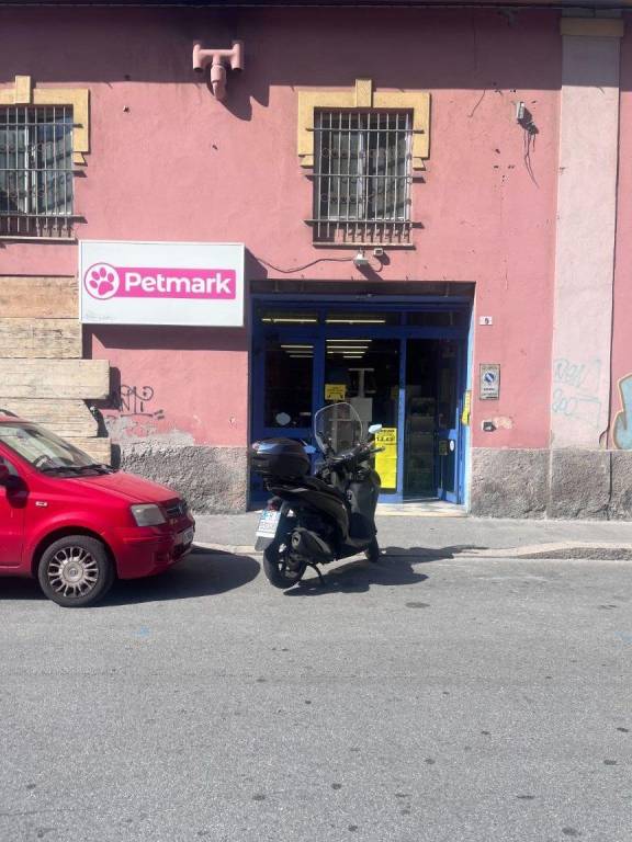 negozio in vendita a Genova in zona Sestri Ponente