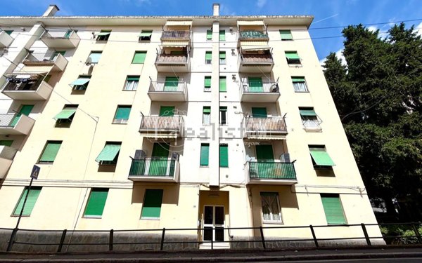 appartamento in vendita a Genova in zona Sestri Ponente