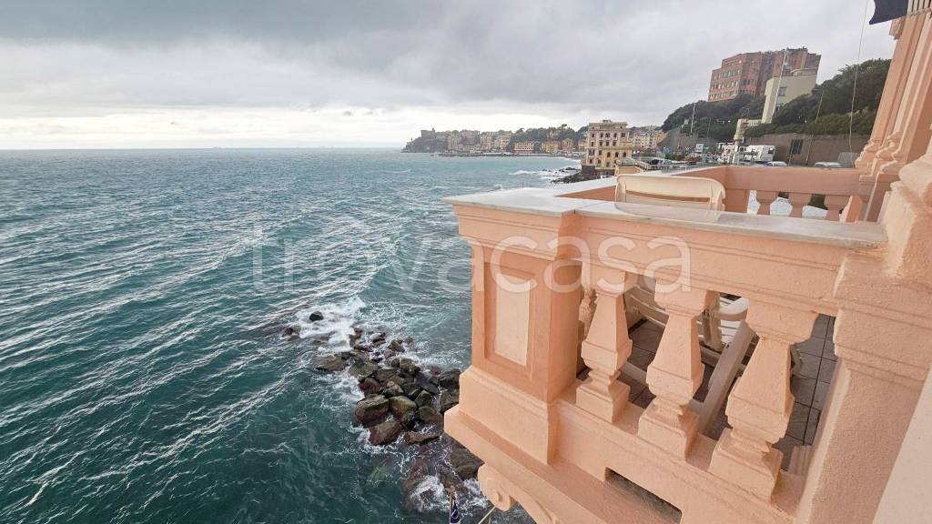 appartamento in vendita a Genova in zona Quarto dei Mille