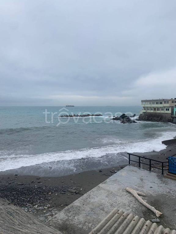 appartamento in vendita a Genova in zona Quarto dei Mille