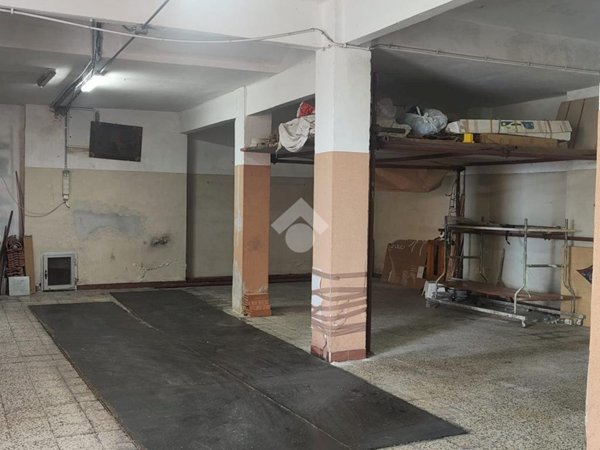 locale di sgombero in vendita a Genova in zona Rivarolo