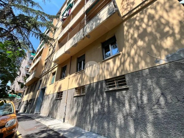 locale di sgombero in vendita a Genova in zona Marassi