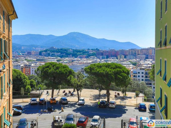 appartamento in vendita a Genova in zona Carignano