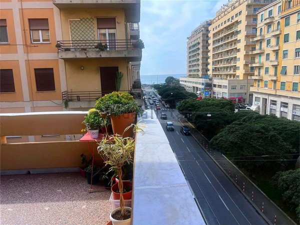 appartamento in vendita a Genova in zona Foce