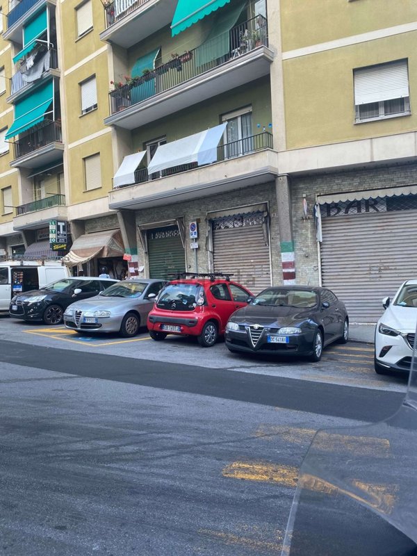 negozio in vendita a Genova in zona Sampierdarena
