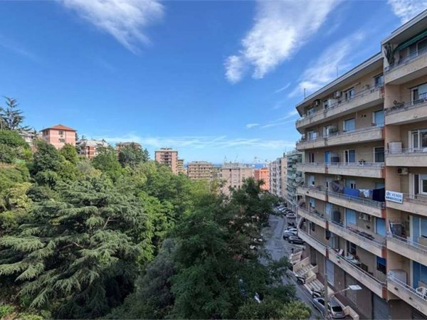appartamento in vendita a Genova in zona Sestri Ponente