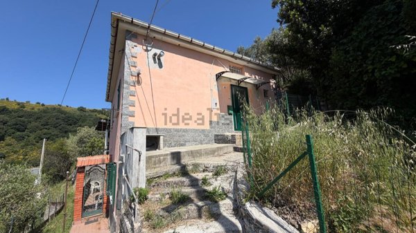 casa indipendente in vendita a Genova in zona Molassana