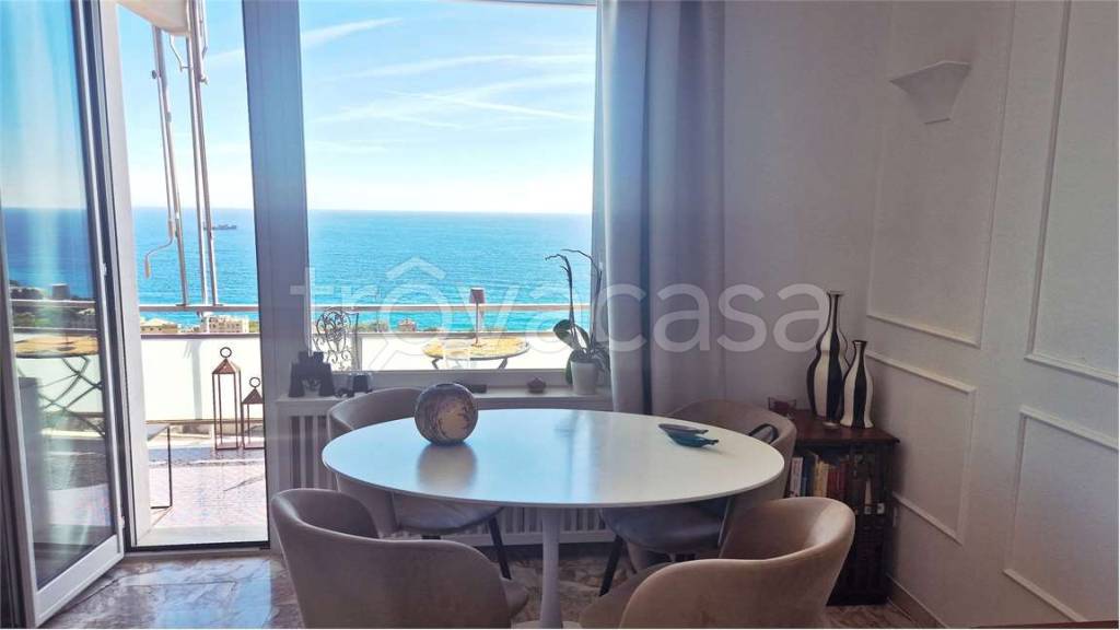 appartamento in vendita a Genova in zona Quinto al Mare