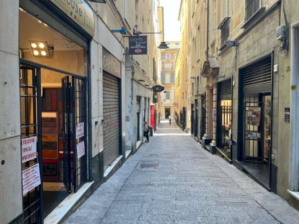 locale commerciale in vendita a Genova in zona Centro Storico
