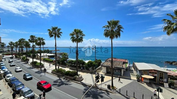 esavano in vendita a Genova in zona Pegli
