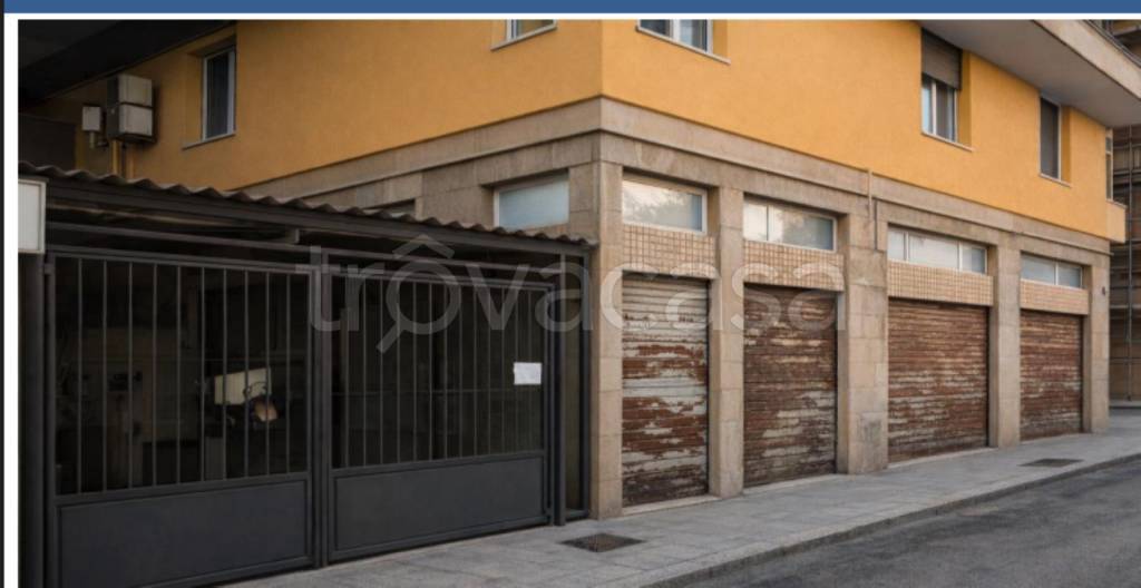 negozio in vendita a Genova in zona Staglieno