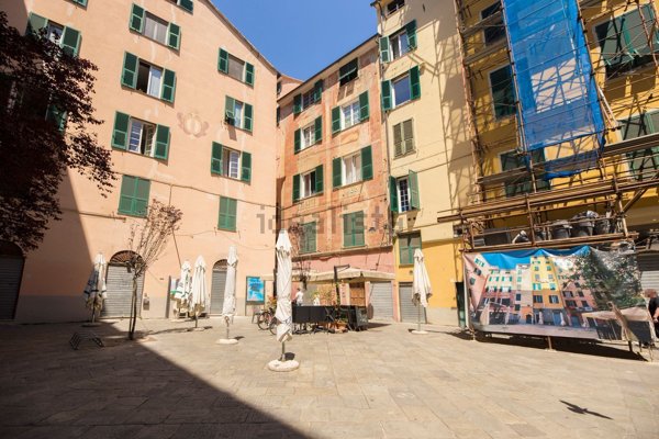 appartamento in vendita a Genova in zona Sottoripa / Maddalena / Molo