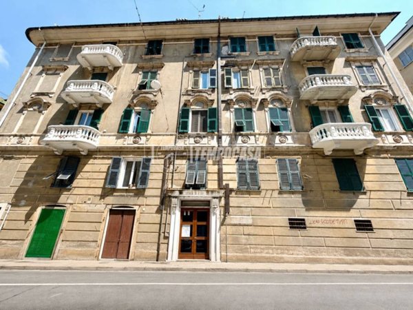 appartamento in vendita a Genova in zona Sestri Ponente