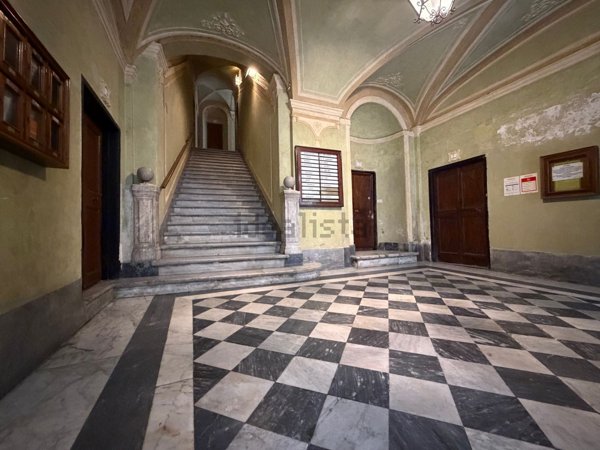 appartamento in vendita a Genova in zona Sottoripa / Maddalena / Molo