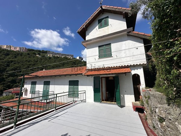 casa indipendente in vendita a Genova in zona San Gottardo/Sant'Eusebio