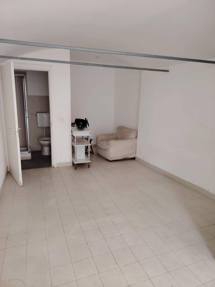 locale di sgombero in vendita a Genova in zona Sampierdarena