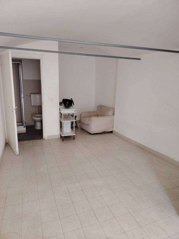 locale di sgombero in vendita a Genova in zona Sampierdarena