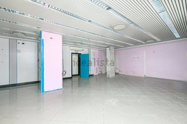 locale commerciale in vendita a Genova