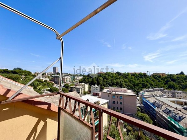 appartamento in vendita a Genova in zona Quarto dei Mille