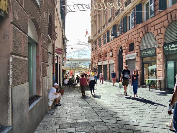 appartamento in vendita a Genova in zona Sottoripa / Maddalena / Molo