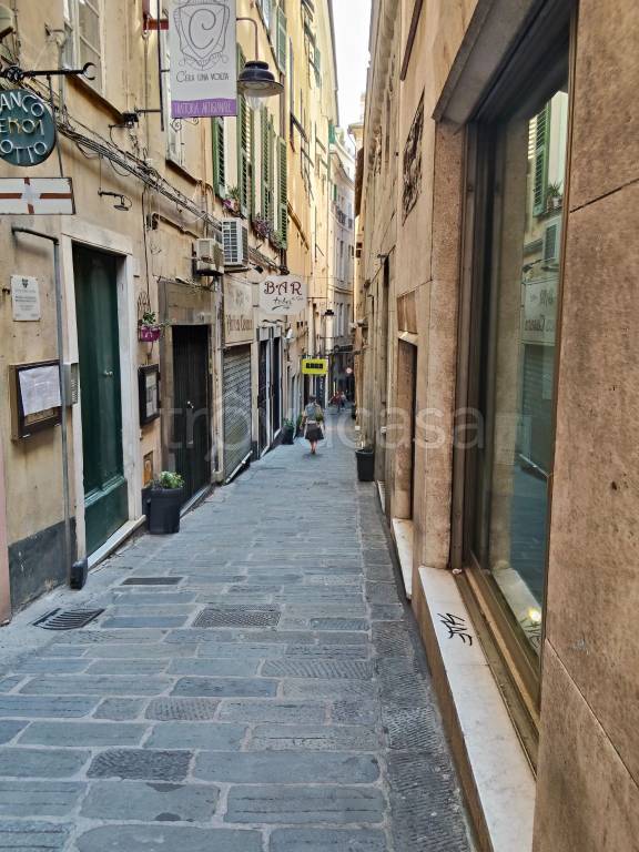 appartamento in vendita a Genova in zona Sottoripa / Maddalena / Molo