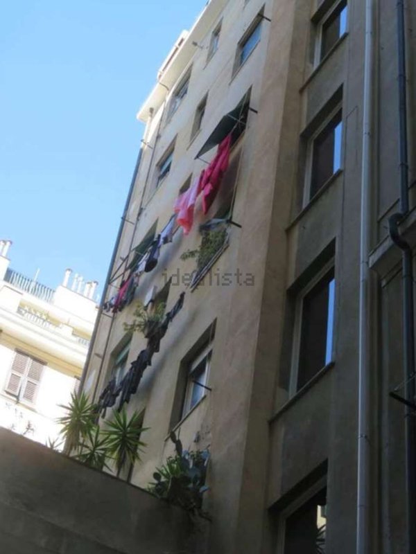 appartamento in vendita a Genova in zona Sottoripa / Maddalena / Molo