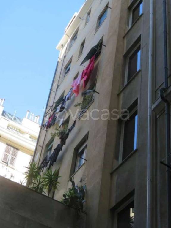 appartamento in vendita a Genova in zona Sottoripa / Maddalena / Molo