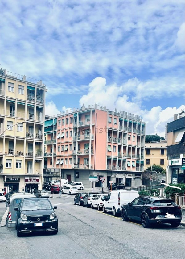 appartamento in vendita a Genova in zona Quarto dei Mille