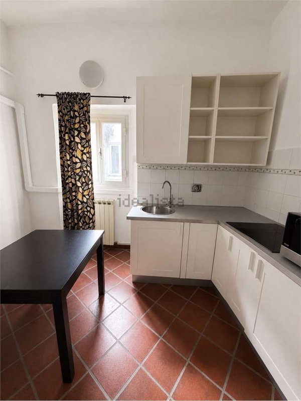 appartamento in vendita a Genova in zona Sottoripa / Maddalena / Molo