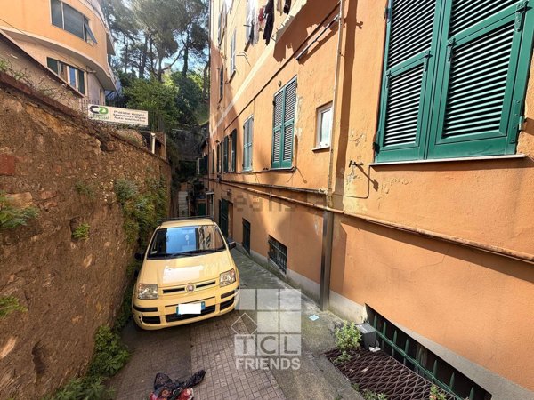 locale di sgombero in vendita a Genova in zona San Fruttuoso