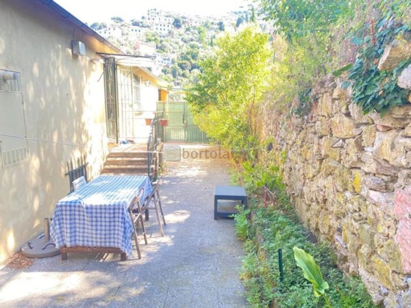 casa indipendente in vendita a Genova in zona Apparizione