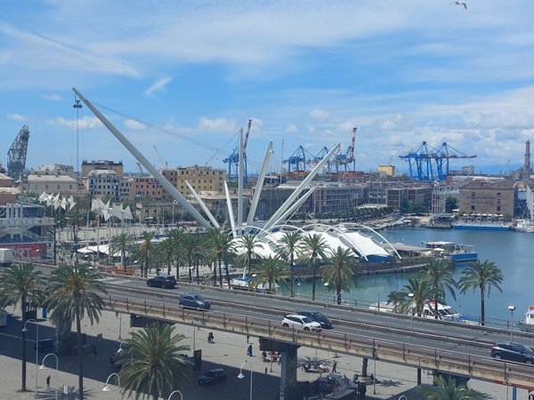 appartamento in vendita a Genova in zona Sottoripa / Maddalena / Molo