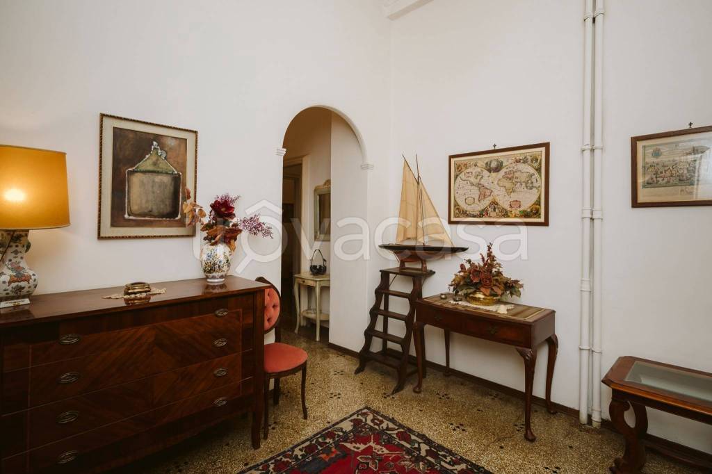 appartamento in vendita a Genova in zona Carignano