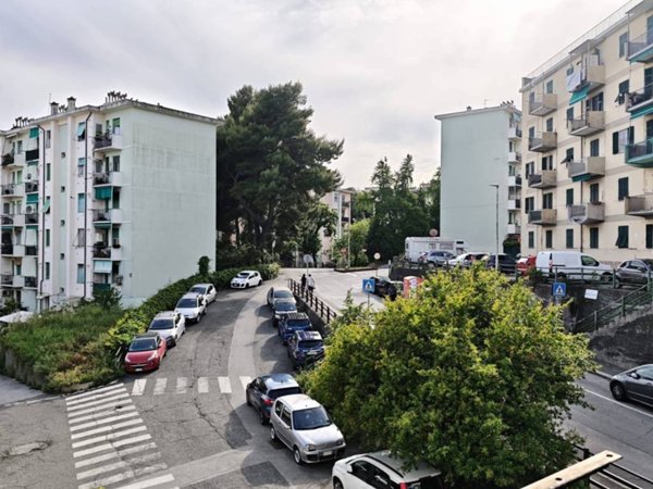 appartamento in vendita a Genova in zona Sestri Ponente