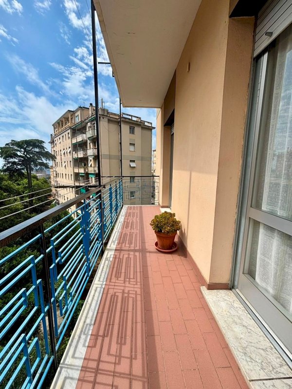 appartamento in vendita a Genova in zona Sestri Ponente