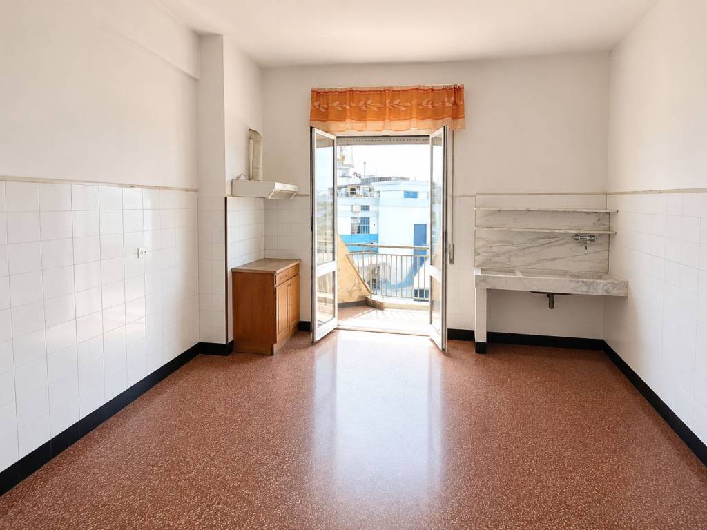 appartamento in vendita a Genova in zona Sestri Ponente