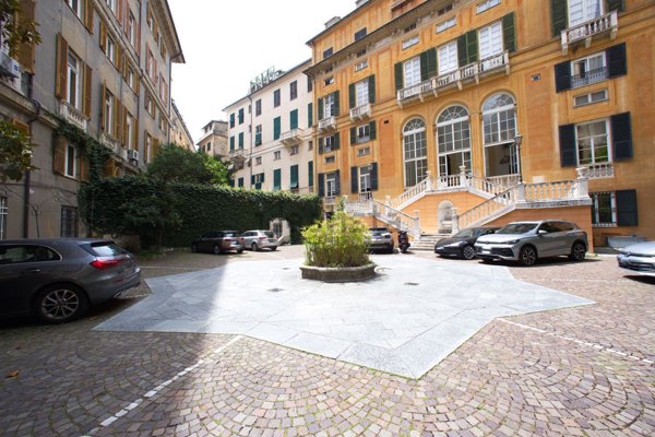 appartamento in vendita a Genova in zona Portoria / Piccapietra