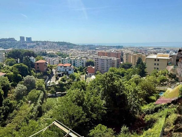 appartamento in vendita a Genova in zona Sestri Ponente
