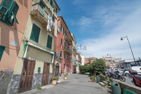 locale commerciale in vendita a Genova in zona Sturla