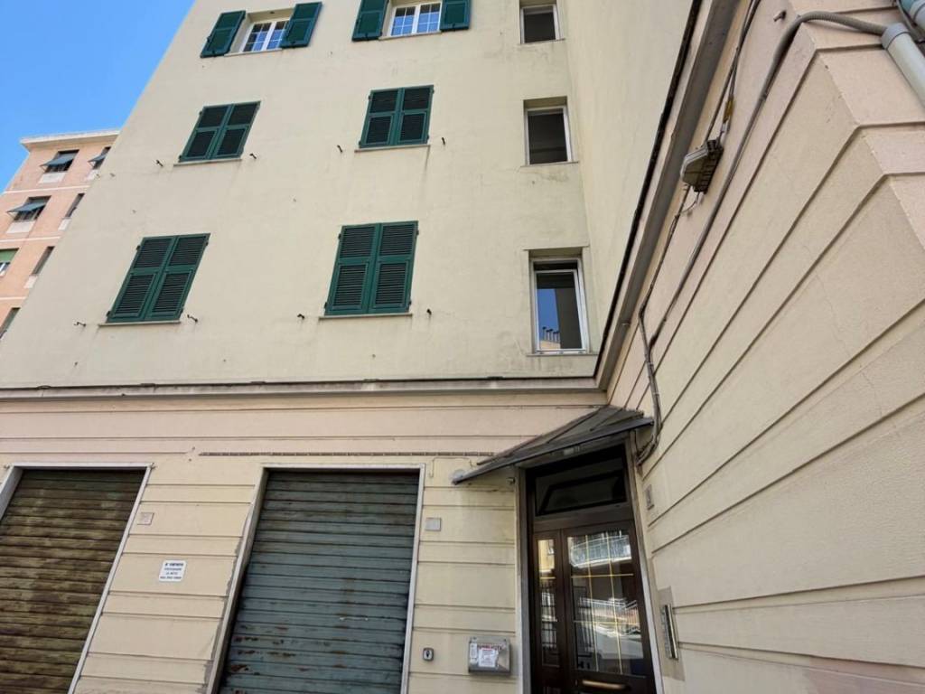 appartamento in vendita a Genova in zona Sestri Ponente