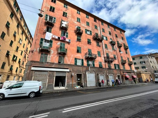 locale commerciale in vendita a Genova in zona Sampierdarena
