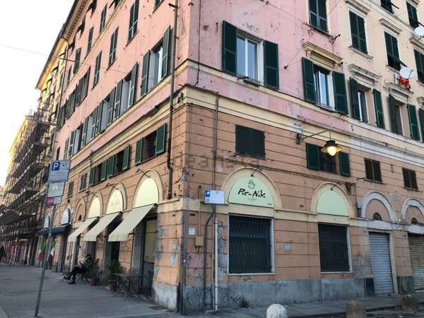 appartamento in vendita a Genova in zona Sottoripa / Maddalena / Molo