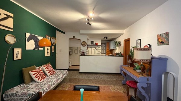 appartamento in vendita a Genova in zona Sottoripa / Maddalena / Molo