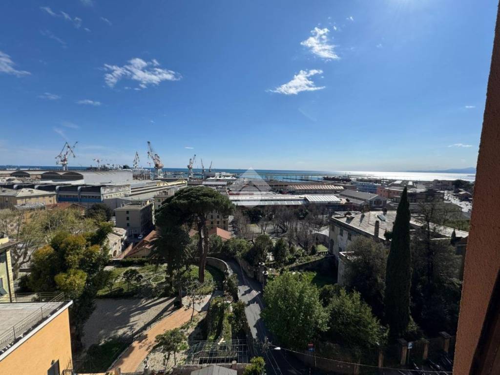 appartamento in vendita a Genova in zona Sestri Ponente