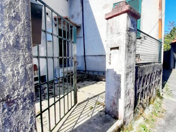 appartamento in vendita a Genova in zona Struppa