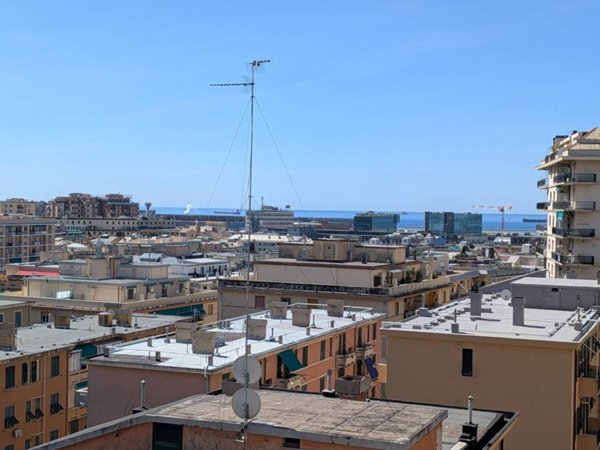 appartamento in vendita a Genova in zona Sestri Ponente