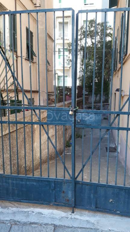 appartamento in vendita a Genova in zona Carignano
