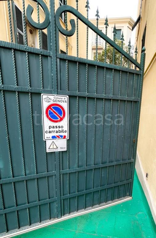 appartamento in vendita a Genova in zona Carignano